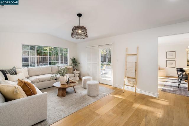 115 Camino Encanto, Danville CA: https://media.crmls.org/mediaz/68b94eb0-e9b3-49b9-ad9e-b1c53a8782b5.jpg