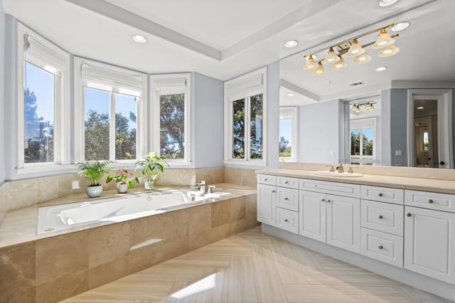 301 Cantle Lane, Encinitas CA: https://media.crmls.org/mediaz/68b99595-3c16-4e7e-8cb0-c41e4076da58.jpg