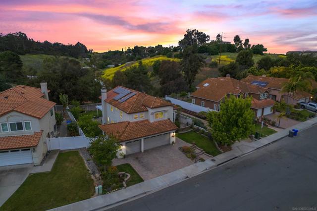 1205 Masterpiece Dr, Oceanside CA: https://media.crmls.org/mediaz/68ba7620-1699-424f-ae06-4b1849675c6a.jpg