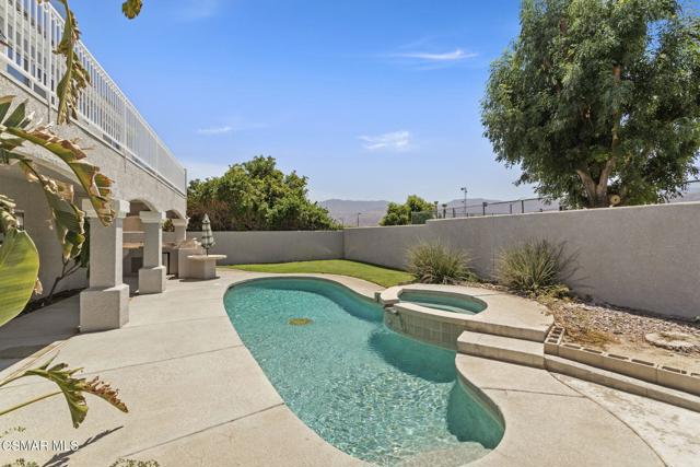 41985 Hemingway Court, Palm Desert CA: https://media.crmls.org/mediaz/68ba8a7d-fda2-43ac-b430-d696e2af662c.jpg