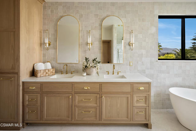 24005 Clarington Drive, West Hills CA: https://media.crmls.org/mediaz/68bae510-722b-4b41-852a-13ca84d66ed4.jpg