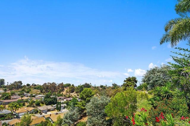 5448 Noah Way, San Diego CA: https://media.crmls.org/mediaz/68bb08f0-a214-4c09-840b-10bf845bed5e.jpg