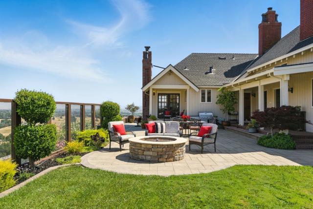 2525 Bridle Path Drive, Gilroy CA: https://media.crmls.org/mediaz/68bbcc26-c753-423c-95f1-c9db20c81ae3.jpg