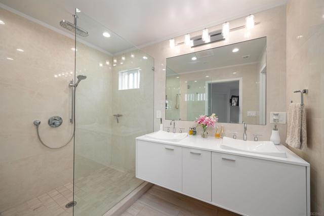 1215 17 Grand Ave, San Diego CA: https://media.crmls.org/mediaz/68bbd229-1d67-4ebe-95cd-8670df506a3b.jpg