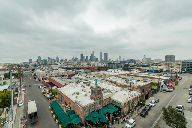 510 S Hewitt Street, Los Angeles CA: https://media.crmls.org/mediaz/68bc2e26-3441-4234-838d-c25b71f3dbee.jpg