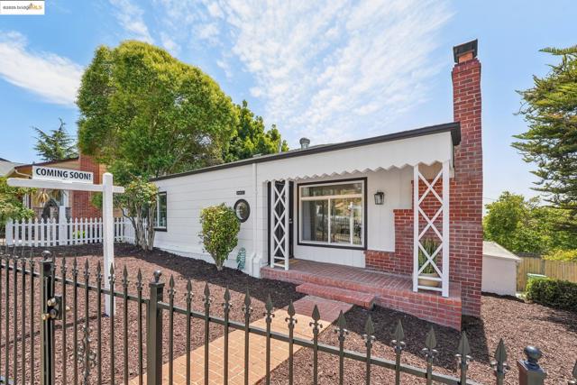 10601 Sheldon St, Oakland CA: https://media.crmls.org/mediaz/68bc5afa-9ab4-42f5-b741-e7573b7123ef.jpg
