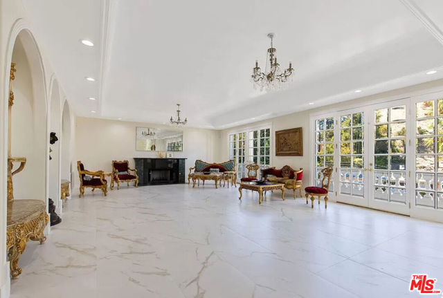 4434 Grimes Place, Encino CA: https://media.crmls.org/mediaz/68bcaff0-8d91-4cbd-8c98-c791e925bcc4.jpg