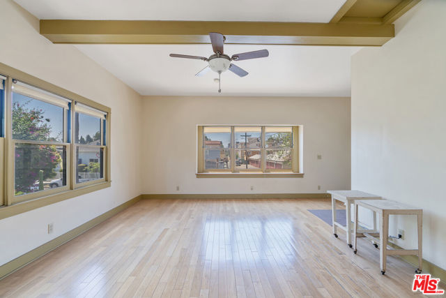 1049 Elden Avenue, Los Angeles CA: https://media.crmls.org/mediaz/68bd1f32-ecf9-4627-a092-27c4a1d1520a.jpg