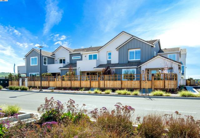 153 Compass Drive, Napa CA: https://media.crmls.org/mediaz/68bd582d-9032-4df6-980a-3f7484f2975b.jpg