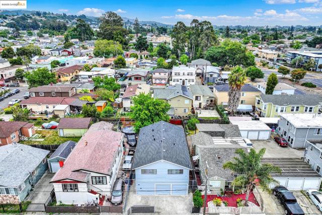 2524 Parker Ave, Oakland CA: https://media.crmls.org/mediaz/68bdf7d7-3195-48f8-a8ea-838552a5e2b1.jpg