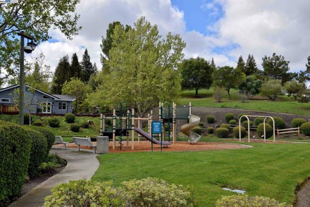 105 Creighton Way, Danville CA: https://media.crmls.org/mediaz/68be1dc9-11e9-40c8-bd26-720462b43cd4.jpg