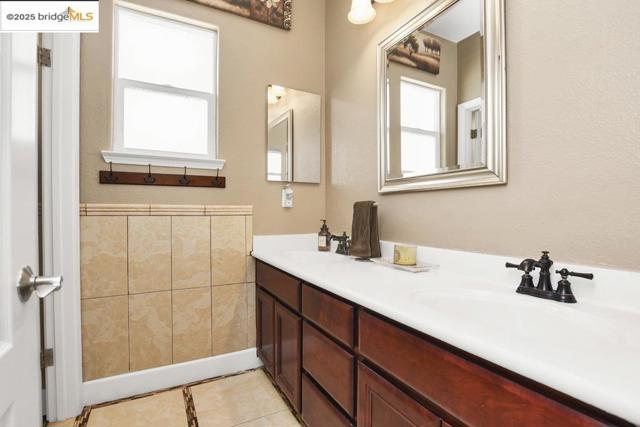 25 Solitude Ct, Oakley CA: https://media.crmls.org/mediaz/68be7a3a-5b9a-4075-9c99-b38bbbb1861b.jpg