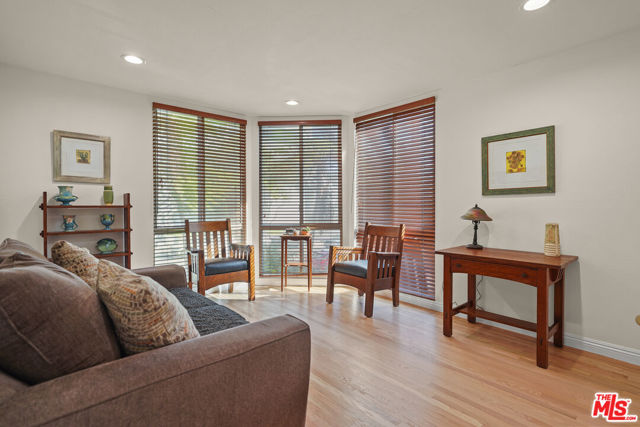 8530 Holloway Drive, West Hollywood CA: https://media.crmls.org/mediaz/68bea5d8-4ada-4235-a9f1-8e248fde247e.jpg