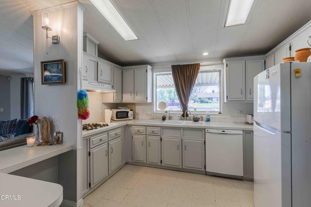 8600 Kattie Avenue, Bakersfield CA: https://media.crmls.org/mediaz/68bec748-1d7e-4ba3-9677-5f5bdd54cdf5.jpg