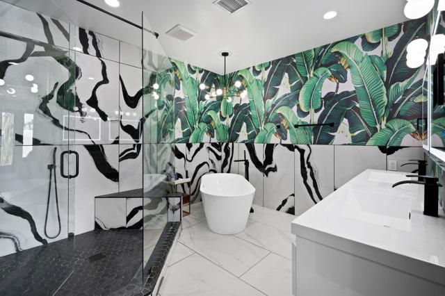2932 N Sunrise Way, Palm Springs CA: https://media.crmls.org/mediaz/68bf39e5-7a5b-40f7-8ad8-8b6aa4aa5fea.jpg