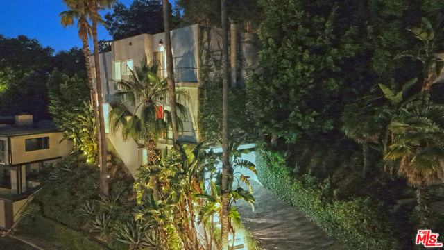 3625 Lowry Road, Los Angeles CA: https://media.crmls.org/mediaz/68c01536-326c-4e7a-88c3-81c23f15deba.jpg