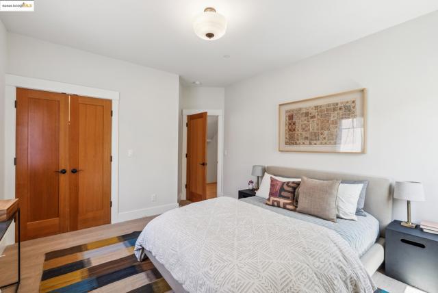 4428 Howe St, Oakland CA: https://media.crmls.org/mediaz/68c0201a-773c-4072-b2c8-26d45331d336.jpg