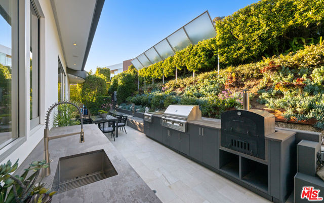 9353 Nightingale Drive, Los Angeles CA: https://media.crmls.org/mediaz/68c02fd7-35fb-4fc9-aa6f-ad084ef0624e.jpg