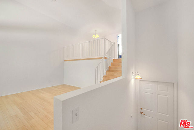 8741 Darby Avenue, Northridge CA: https://media.crmls.org/mediaz/68c0b488-95fc-49a0-90d3-3d988856adff.jpg