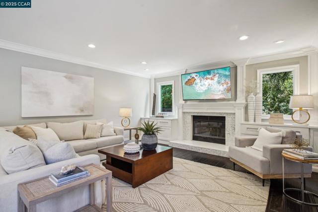 12994 Hawkins Dr, San Ramon CA: https://media.crmls.org/mediaz/68c0b834-dbaa-447a-83fa-ec5ea967996b.jpg