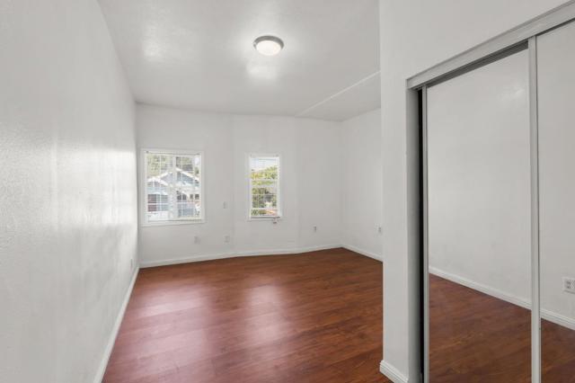 1049 55th Street, Emeryville CA: https://media.crmls.org/mediaz/68c1af8b-ba21-4e77-b5ef-4db637831195.jpg