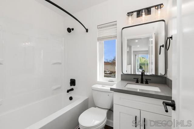 721 27 E 22nd St, National City CA: https://media.crmls.org/mediaz/68c1b282-faa1-4b60-8683-4ce8efd594d6.jpg