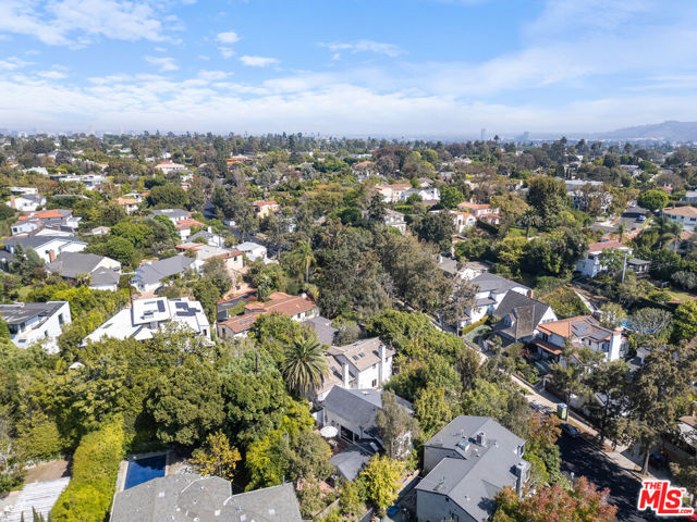 10517 Cheviot Drive, Los Angeles CA: https://media.crmls.org/mediaz/68c29384-1153-400a-be72-f319becb2275.jpg