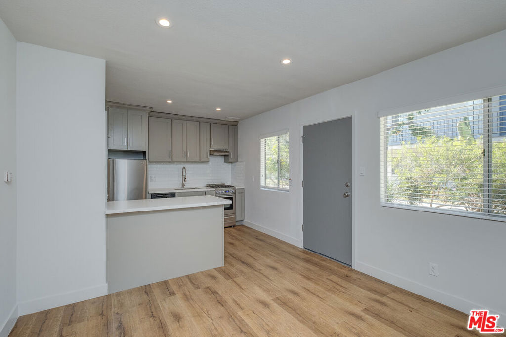 4136 Grand View Boulevard #9
