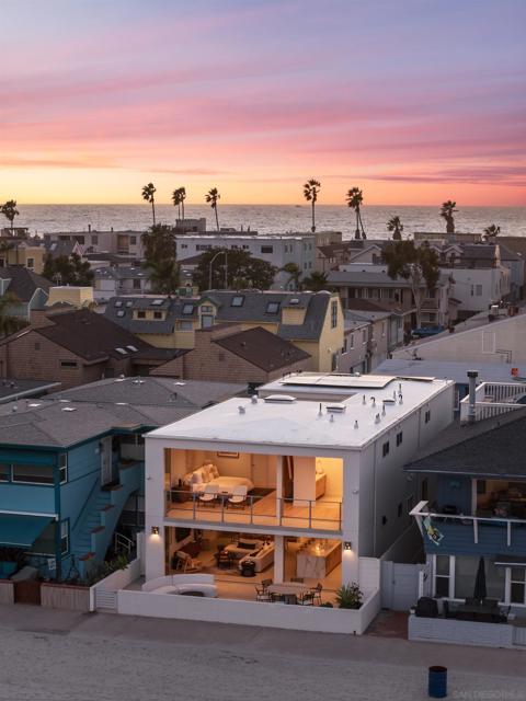 2841 Bayside Walk, San Diego CA: https://media.crmls.org/mediaz/68c2daed-7deb-41b1-8713-5ae0579655af.jpg