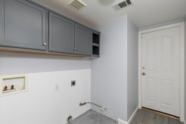 41508 Roaring River Court, Coarsegold CA: https://media.crmls.org/mediaz/68c30724-5b6e-4f08-a5a3-f81e4196a265.jpg