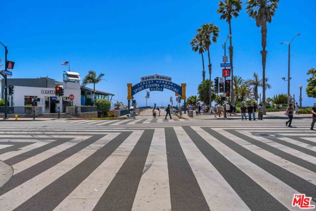 222 7th Street, Santa Monica CA: https://media.crmls.org/mediaz/68c3fce7-97f5-4672-9843-1ac99e2c3790.jpg
