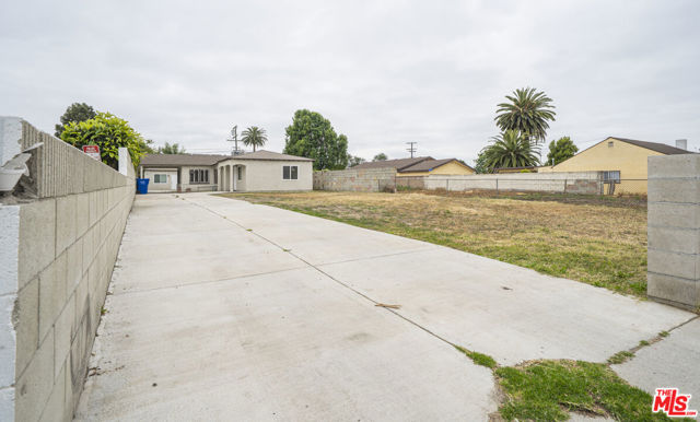 322 W 122nd Street, Los Angeles CA: https://media.crmls.org/mediaz/68c46f55-218a-4789-99c0-d76ae2d09ae6.jpg