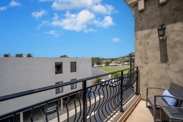 1000 Genter St, La Jolla CA: https://media.crmls.org/mediaz/68c493b7-08e5-4a6b-b28f-3c9f9078e9be.jpg