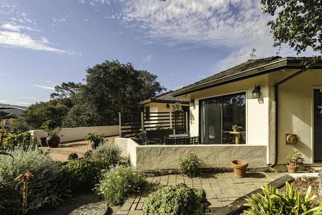 Detail Gallery Image 2 of 33 For 3540 Oak Pl, Carmel,  CA 93923 - 4 Beds | 3 Baths