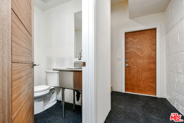 29677 Mulholland Highway, Agoura Hills CA: https://media.crmls.org/mediaz/68c4ac95-48f8-4d12-977c-777062464d84.jpg