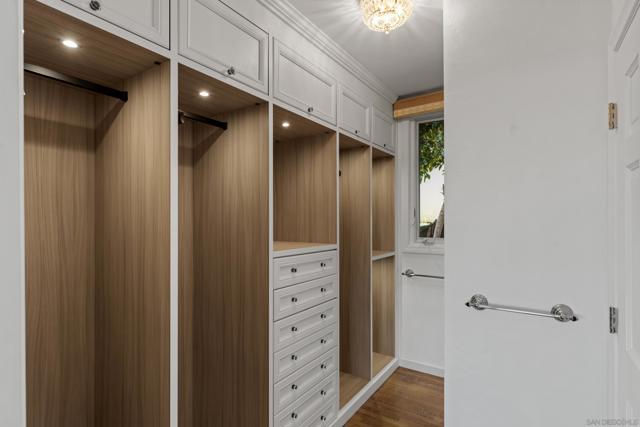1543 Soledad Avenue, La Jolla CA: https://media.crmls.org/mediaz/68c4c7d0-6f49-419f-b85e-18e3ae3446f1.jpg
