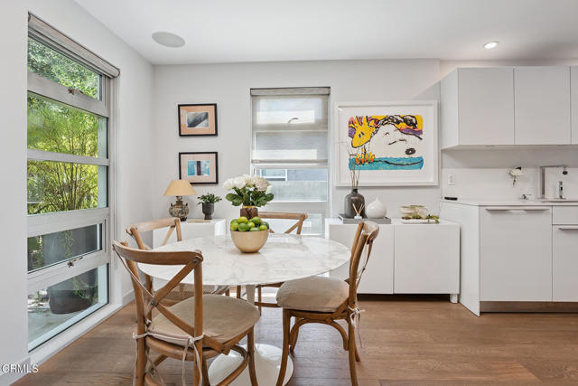 Detail Gallery Image 12 of 41 For 329 Westbourne Dr, West Hollywood,  CA 90048 - 2 Beds | 3 Baths