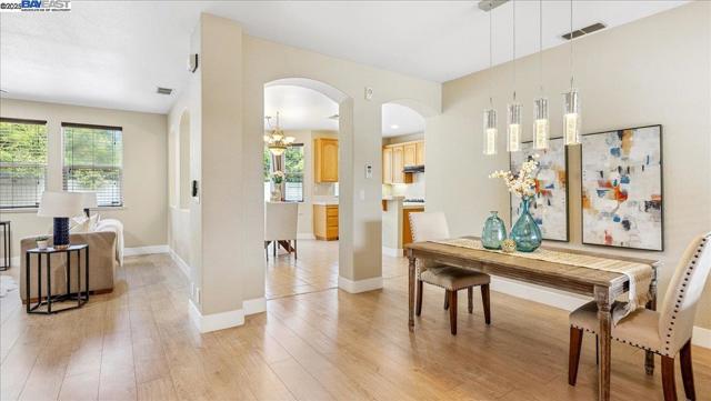 2133 Demetrius Way, Roseville CA: https://media.crmls.org/mediaz/68c5b96a-59d3-4ff8-914d-612ae4f29a08.jpg