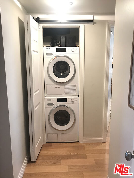1219 SUNSET PLAZA Drive, West Hollywood CA: https://media.crmls.org/mediaz/68c61e6c-4b3b-4bca-a47b-90d076bf4277.jpg
