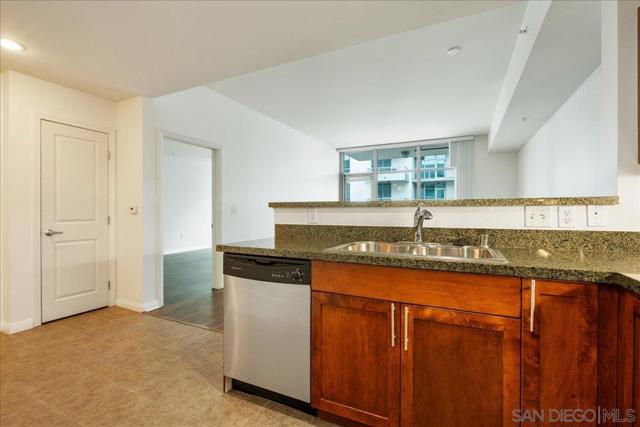 206 Park Blvd, San Diego CA: https://media.crmls.org/mediaz/68c62d86-a7e2-48d7-9df8-035baca8de98.jpg