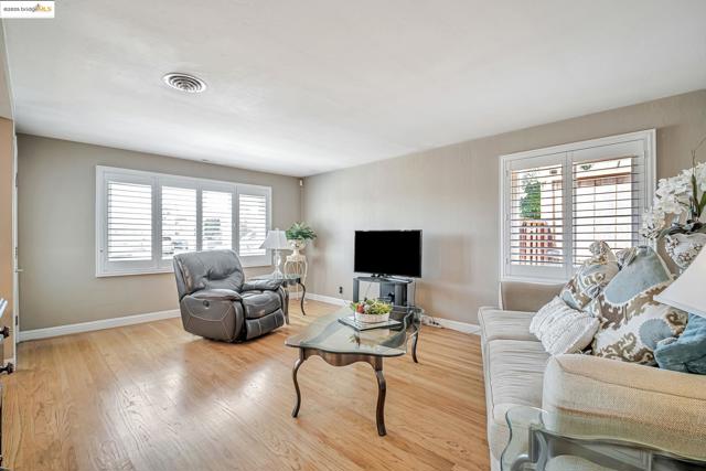 581 Fairway Street, Hayward CA: https://media.crmls.org/mediaz/68c69771-a29a-4852-91a4-059b23932beb.jpg