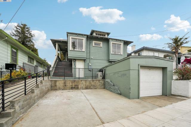 2155 42nd Ave, Oakland CA: https://media.crmls.org/mediaz/68c7236b-02c8-4480-a520-9bf871165b59.jpg