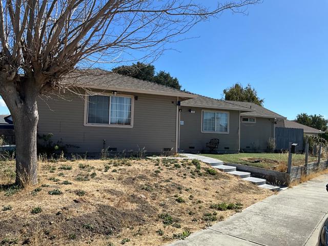 101 Westside Boulevard, Hollister CA: https://media.crmls.org/mediaz/68c79974-4412-4645-9b89-082828174d8c.jpg