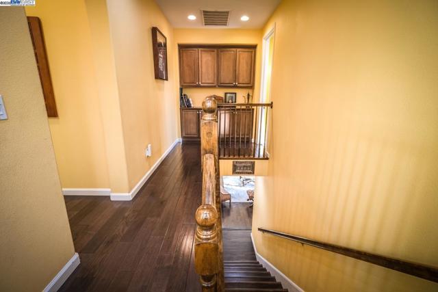 3252 Carpenter Way, San Ramon CA: https://media.crmls.org/mediaz/68c7df2a-d4a4-4a7c-a6f0-c637dbd19d2b.jpg