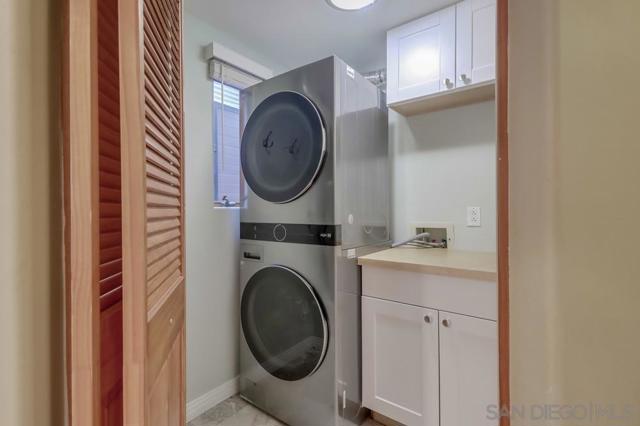 2318 Chalcedony St, San Diego CA: https://media.crmls.org/mediaz/68c7f9b2-9f3e-475e-a850-dc96ad159682.jpg