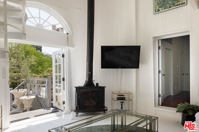 8805 Lookout Mountain Avenue, Los Angeles CA: https://media.crmls.org/mediaz/68c7fe15-eb16-4fd5-94f3-b1c8c5e22421.jpg