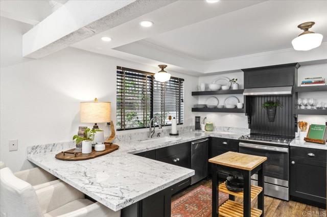Detail Gallery Image 7 of 25 For 2535 Navarra Dr 8a,  Carlsbad,  CA 92009 - 1 Beds | 2 Baths