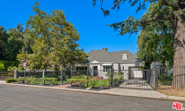 4547 Ledge Avenue photo 3