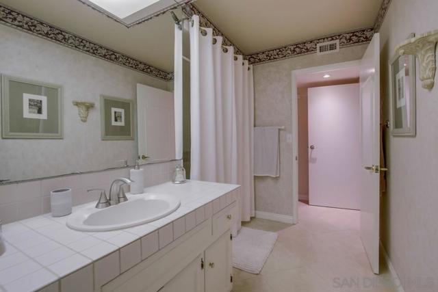 2052 Flying Hills Lane, El Cajon CA: https://media.crmls.org/mediaz/68c85bc5-f5d6-48db-97bd-a50b769e8a4a.jpg