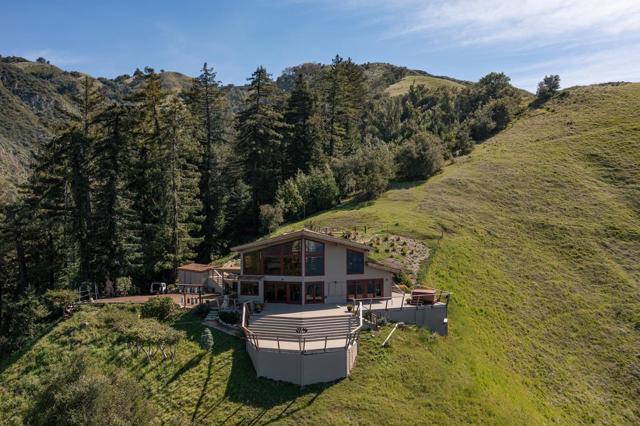 47600 Coast Ridge Road, Big Sur CA: https://media.crmls.org/mediaz/68c8c599-f78f-4336-b947-e70a89d30789.jpg